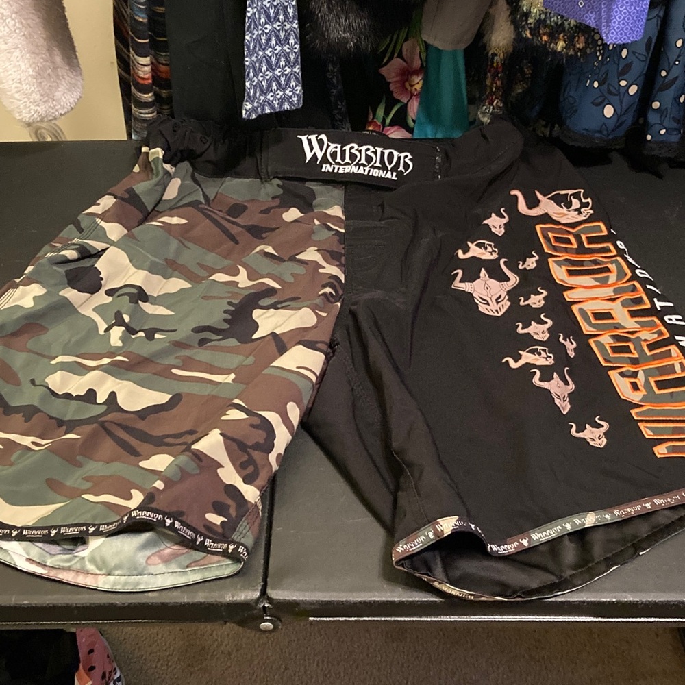 Warrior International Camo and Black MMA Shorts Athletic 36